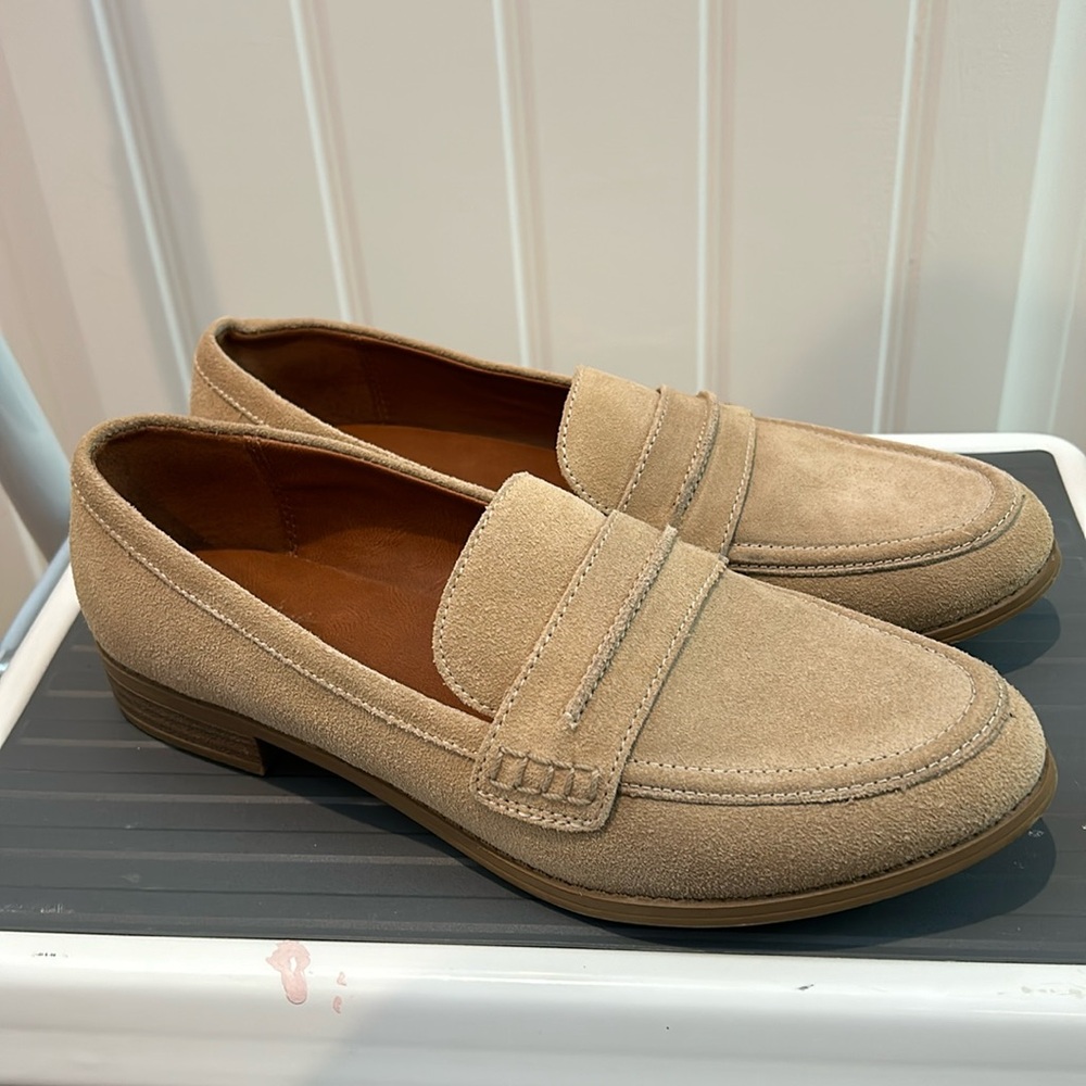 Nude loafers